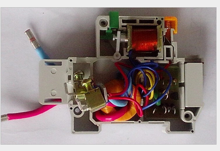 漏电保护器拆除脱扣器图片