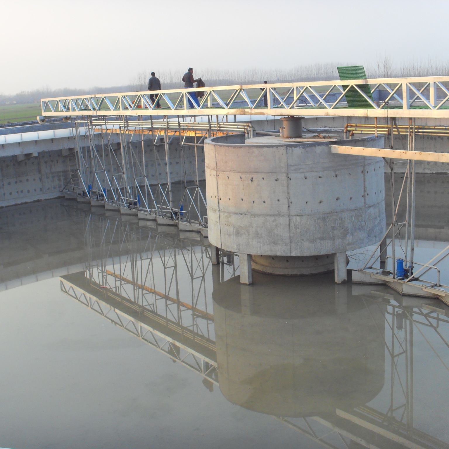 优惠供应 优质周边转动刮泥机 周边转动刮