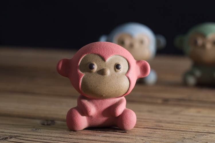 新品促销景德镇陶瓷粗陶小猴摆件创意家居瓷器工艺品企业礼品定制