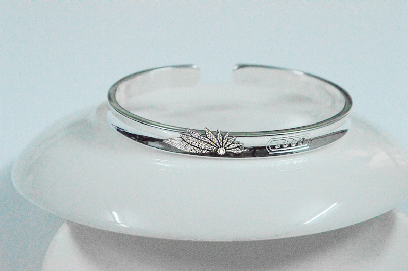 大牌同款s999纯银开口手环手镯 女士时尚款百分百纯银抗辐射疲劳