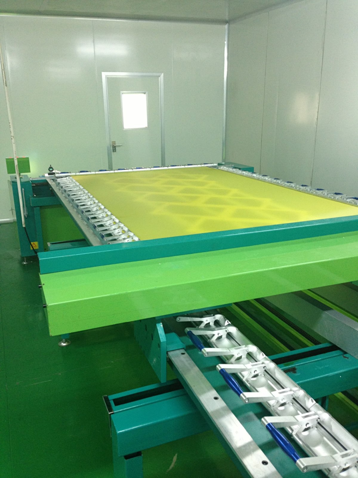 供应优质安徽江苏浙江华东丝印网版制版用大型电动绷网机