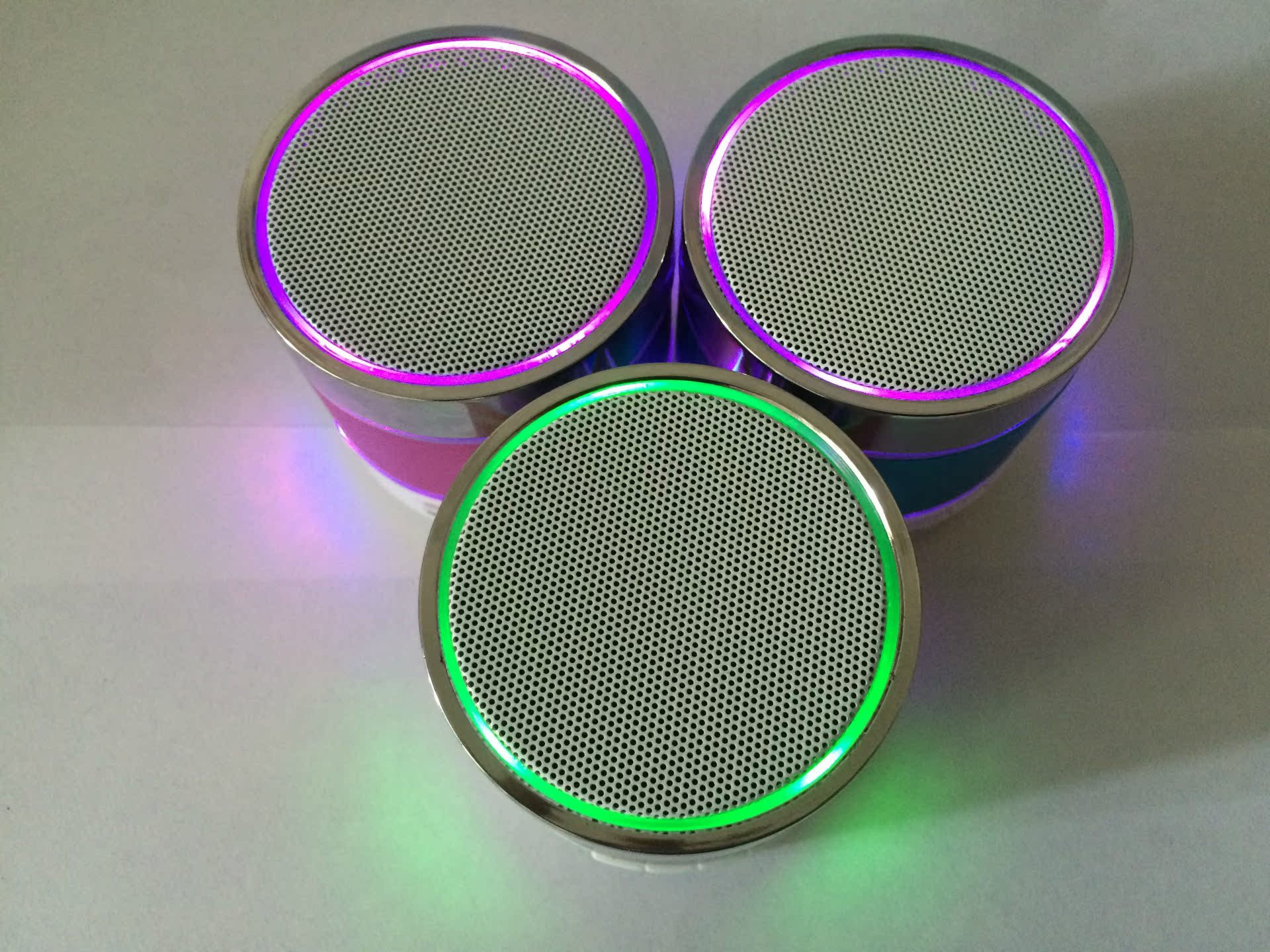 s07u带闪灯无线蓝牙音箱 手机音箱 s09u七彩灯金属蓝牙音响