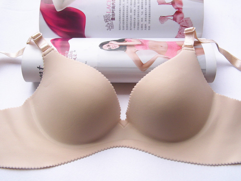 批发一片式无钢圈聚拢调整丰胸内衣文胸 小胸最爱深v光面素色胸罩