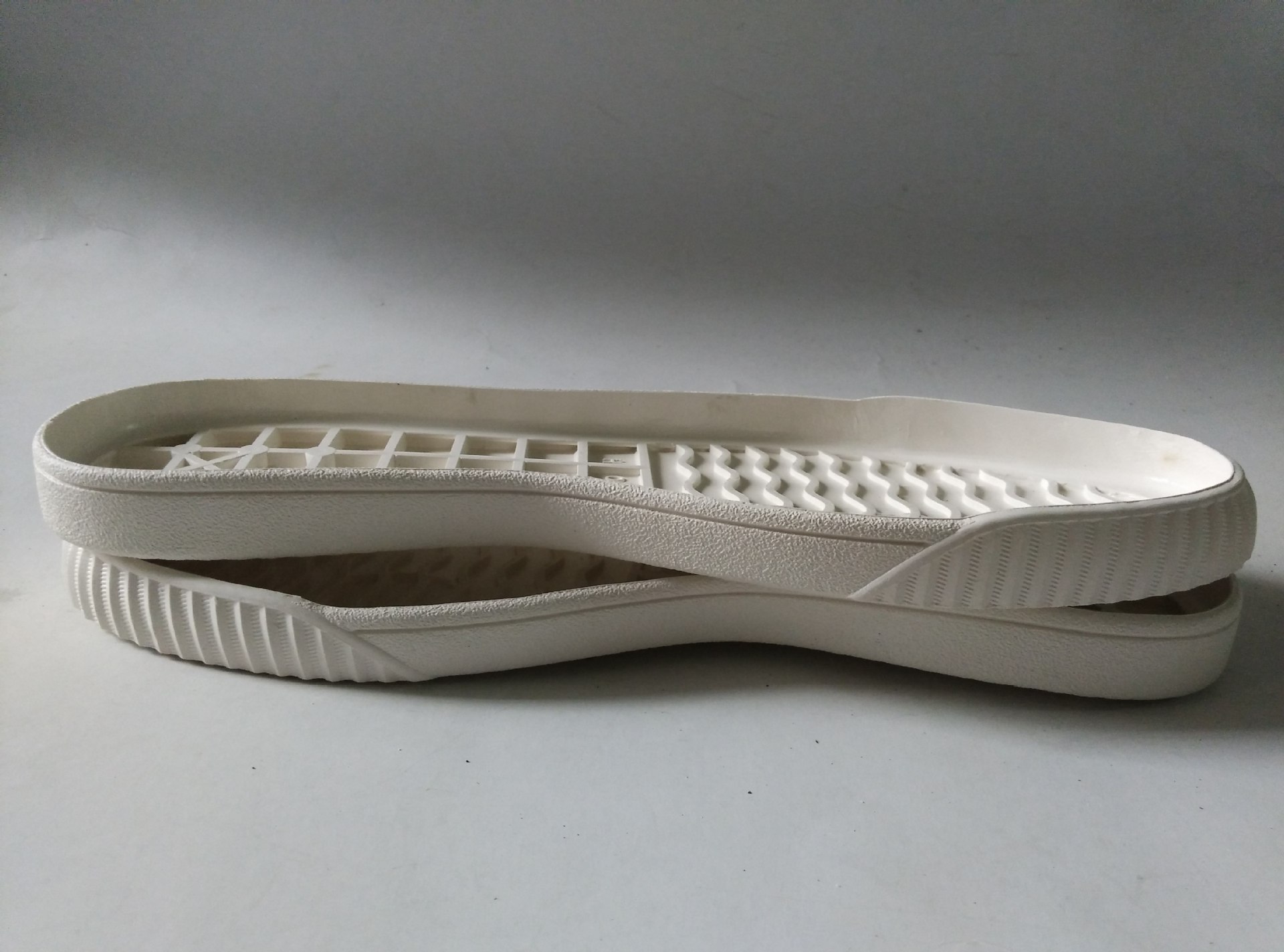 爆款厂家批发优质耐磨橡胶板男鞋底福建泉州晋江大底