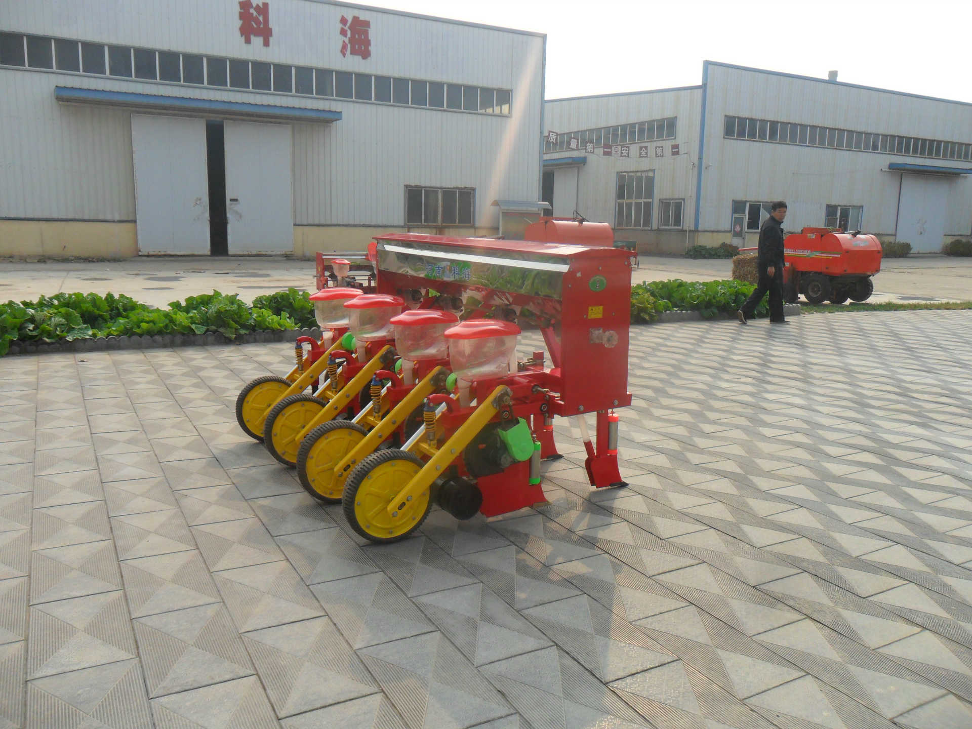 2bsjm系列四行玉米施肥精量免耕播种机玉米播种机