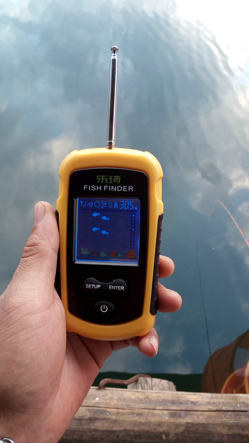 筏钓ffw1108-1中文无线声纳探鱼器钓鱼找鱼器 筛选大小鱼 浑水型
