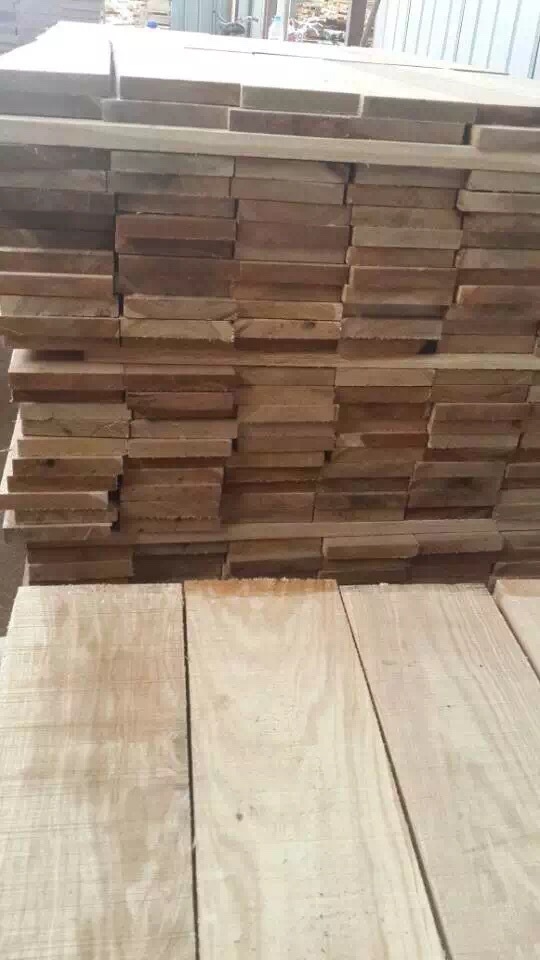 山东青岛厂家供应乌克兰橡木 柞木原木 可定制加工地板料 家.