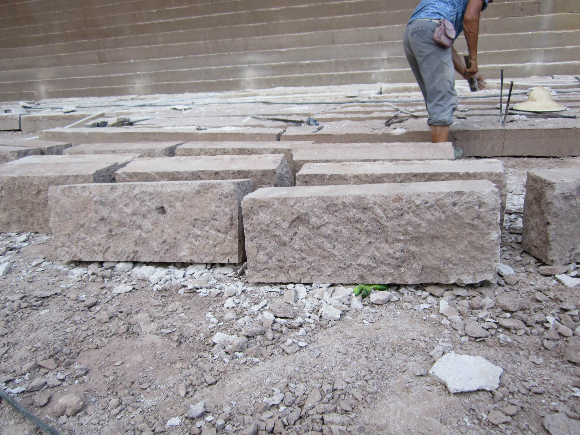 高湖石台 阶石 条石凝灰凝灰凝灰岩条石,砌档土墙,用