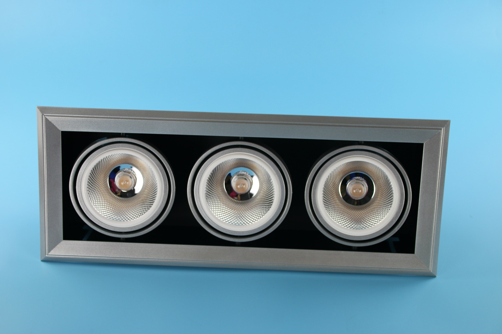 ar111铝银三头cob斗胆灯 嵌入式格栅射灯 家具工程商业照明