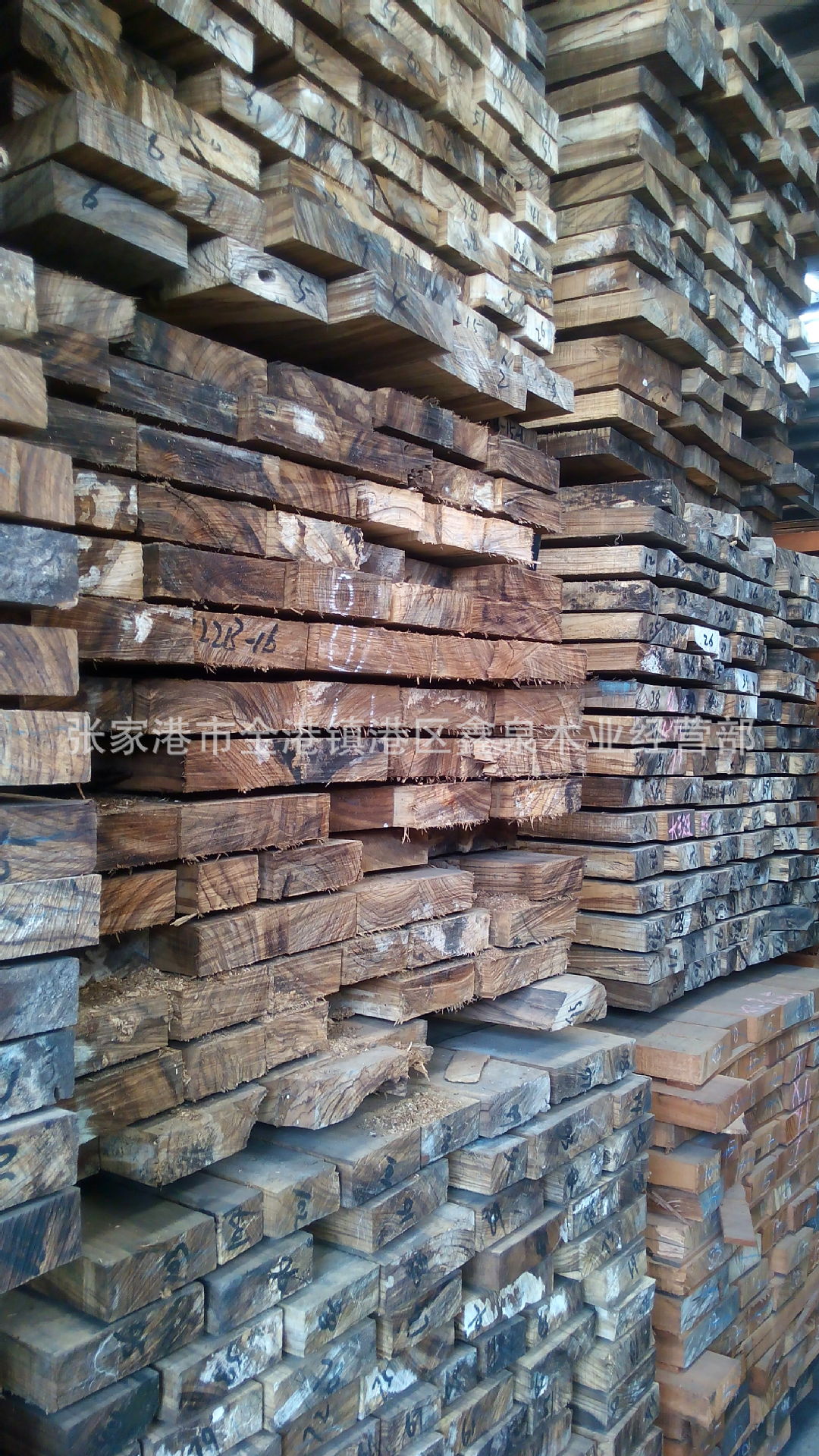 属柿树科(ebenaceae)柿树属(diospyros)中具黑色心材的珍贵树种之木材