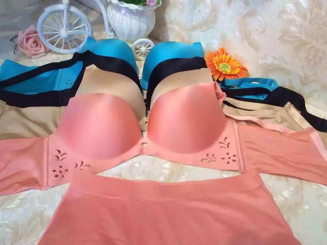 微信爆款 一片式镂空背心无钢圈内衣 聚拢调整型文胸套装