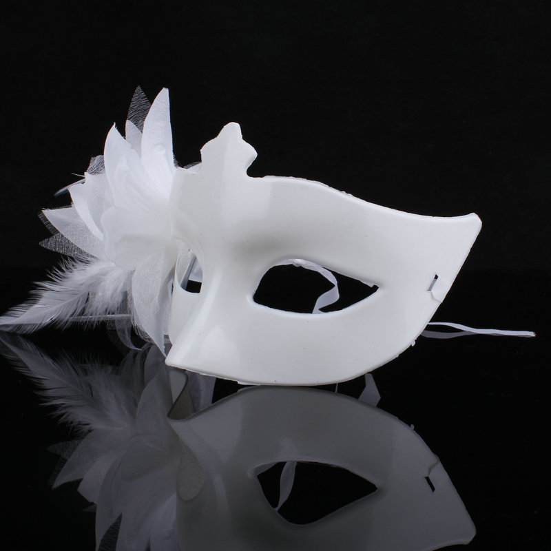 产品介绍 【名称】:侧面百合花面具 【颜色】:白色/黑色/裂纹紫色