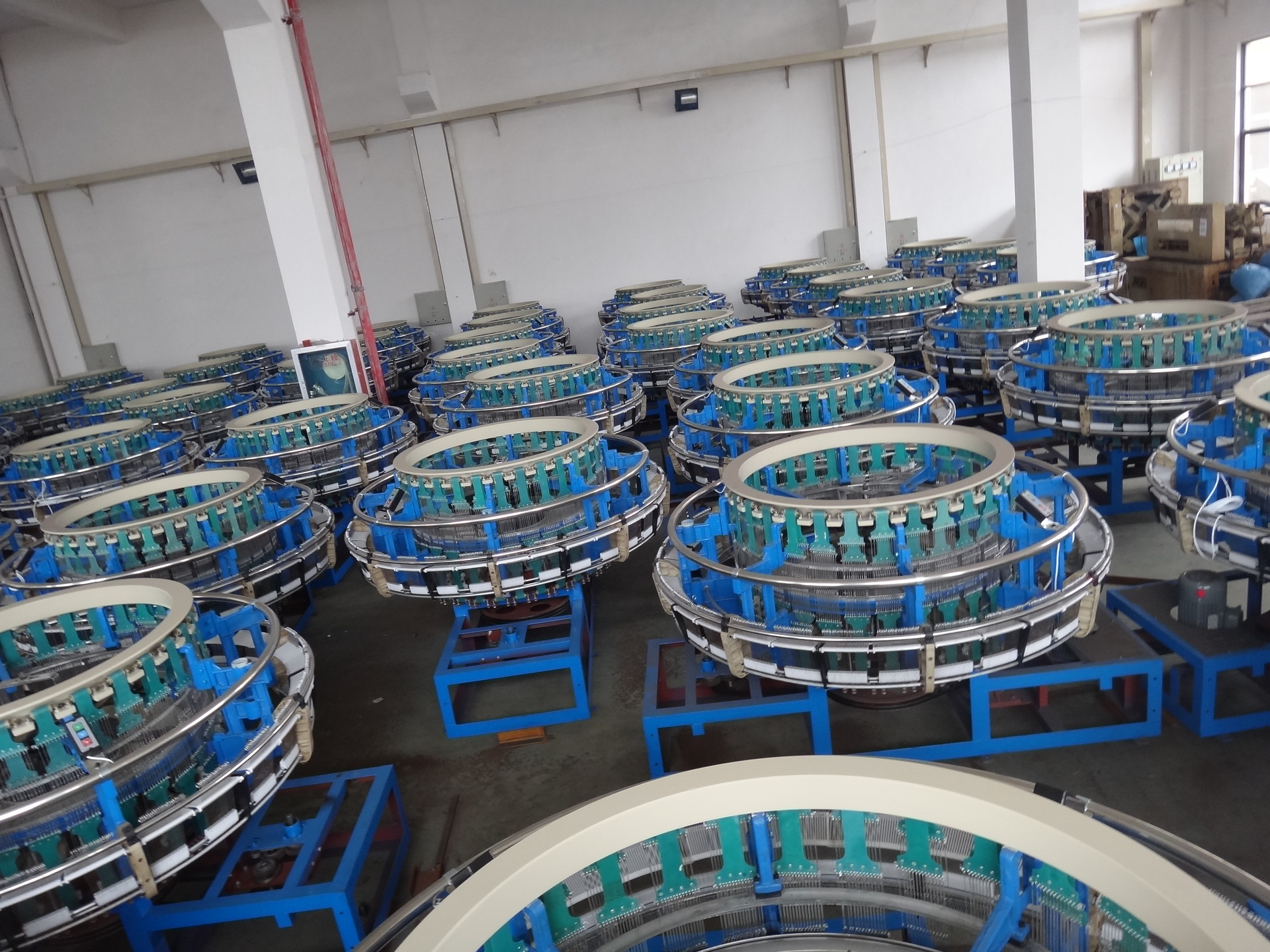 小六梭塑料圆织机