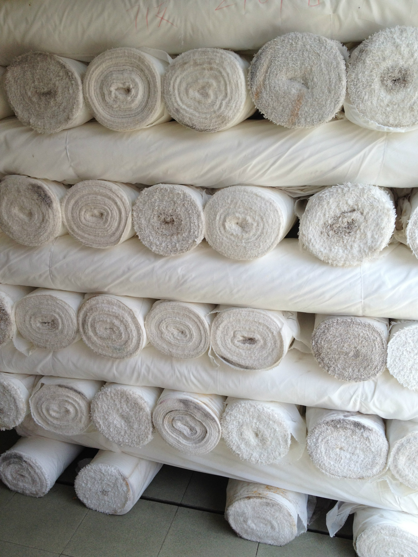 厂家直销 现货供应 春亚纺磨毛布 75*150/288f 沙滩服 抱枕 坯布