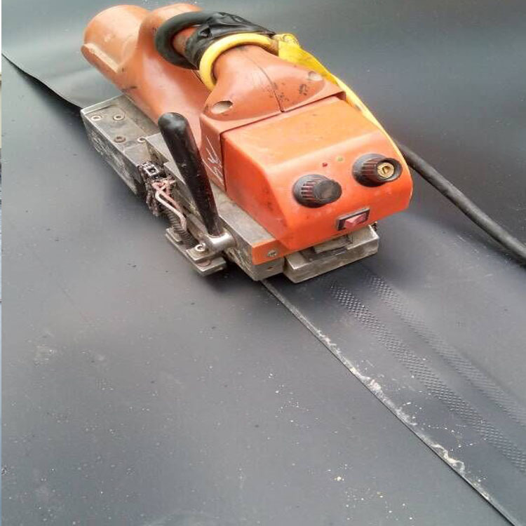 批发垃圾场土工膜焊接机pvc防水板焊机养殖防渗膜自动爬焊机