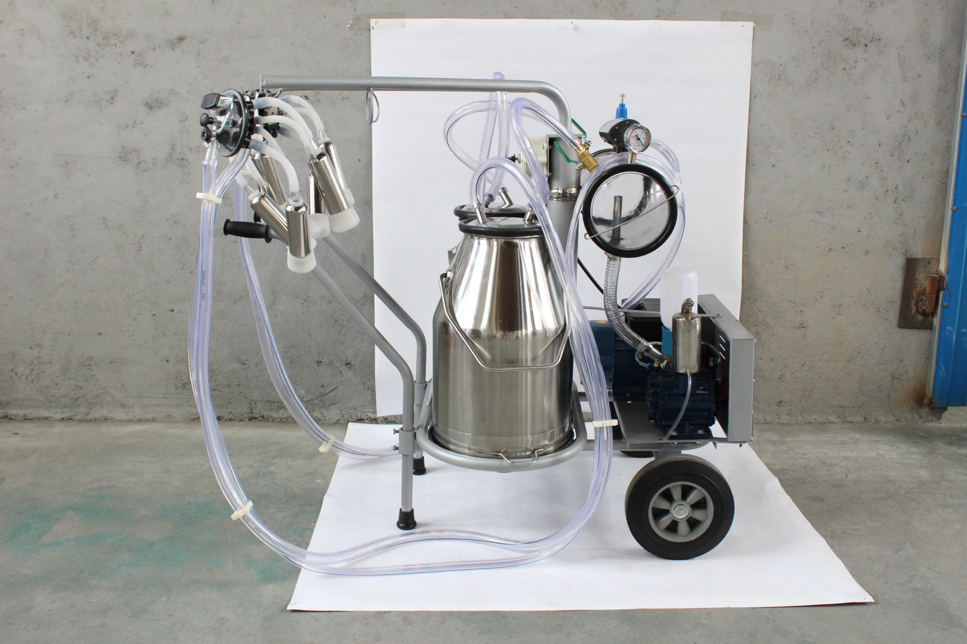 供应 家用真空脉动式双桶牛用挤奶机 奶牛吸奶器 自动化挤奶机器