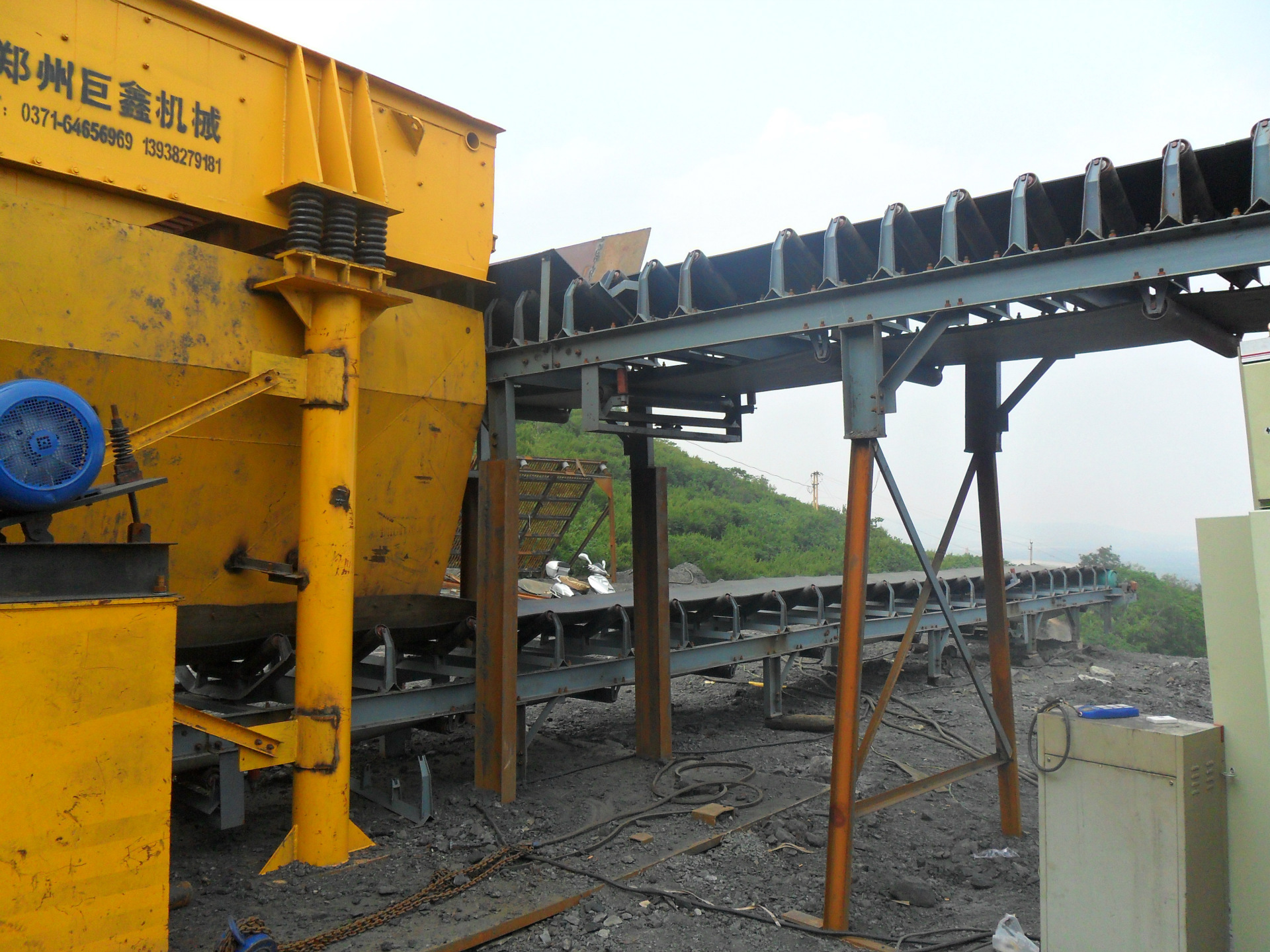 其他选矿设备-巨鑫小型振动喂料机 zsw300*85 现货供应-其他选矿设备