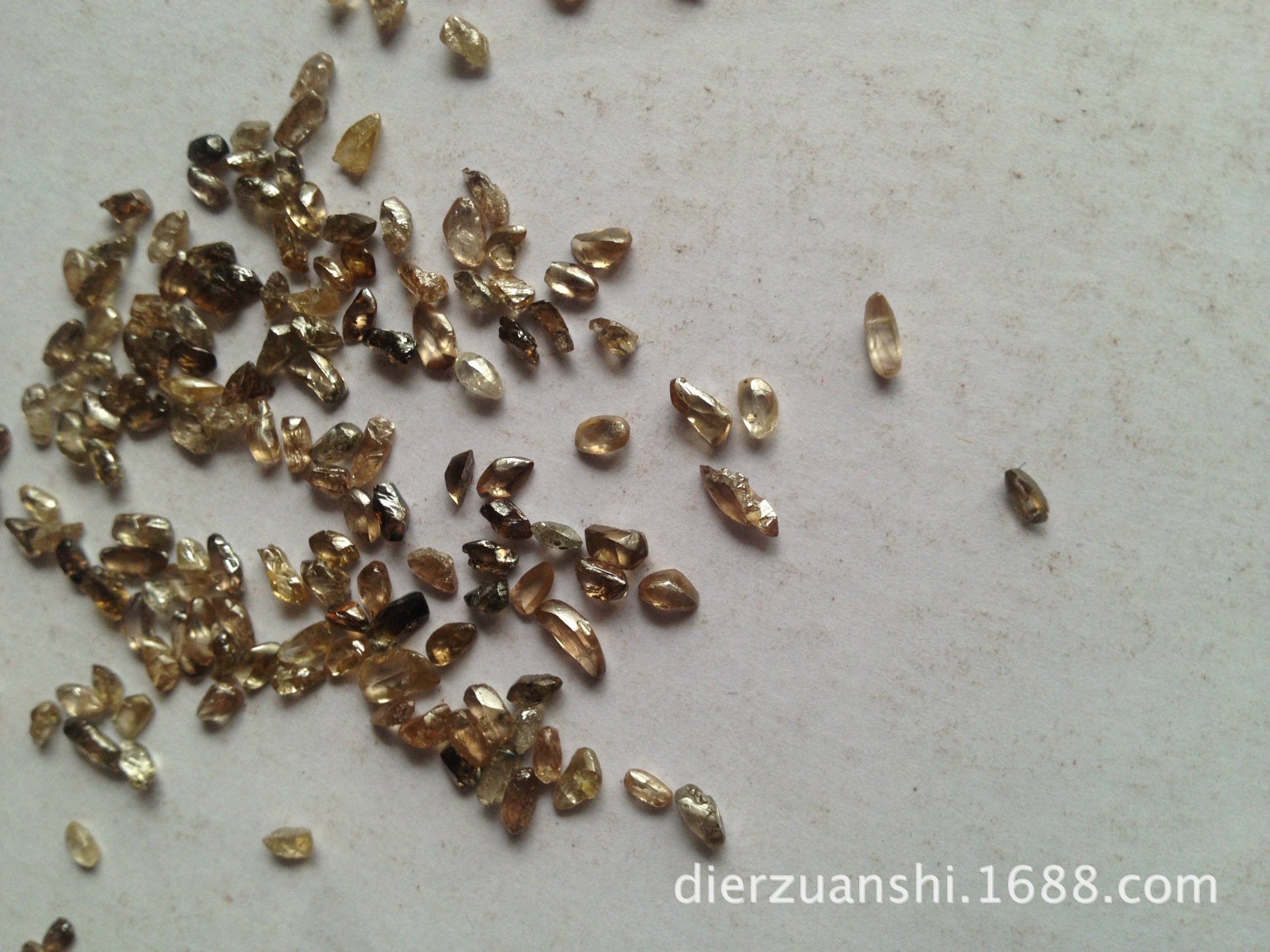 米粒状长条状天然金刚石颗粒硬质材料工具原料工业用钻石原石