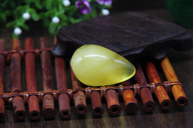 天然乌料白蜜蜜蜡吊坠随形水滴原矿无优女款蜜蜡配件厂家直销正品