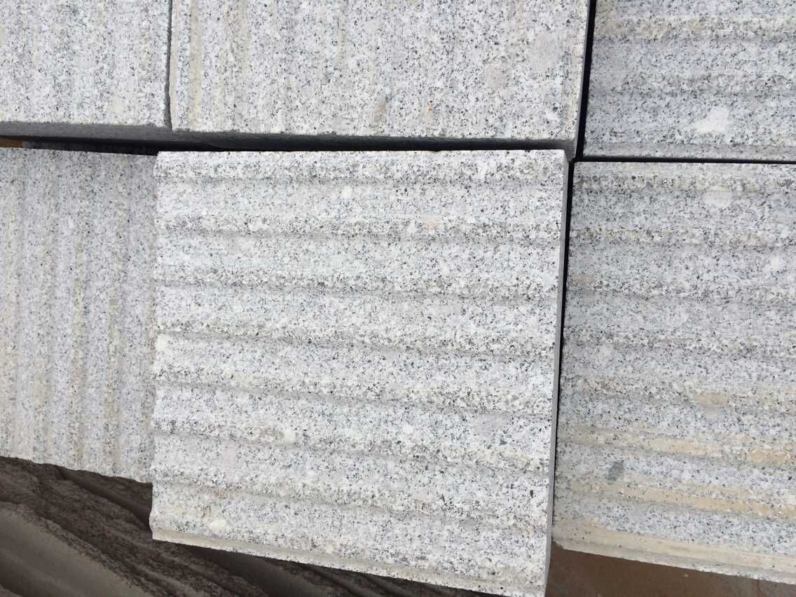 芝麻白盲道石厂价大量批发 盲道石 芝麻黑盲人石 花岗岩