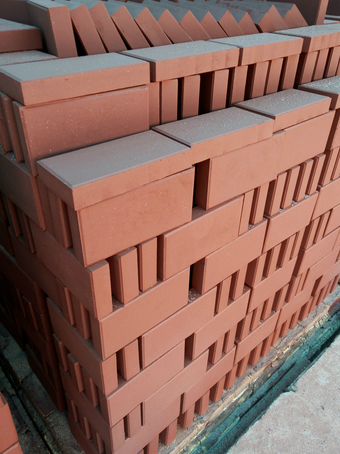 植草砖 人行道地砖 便道砖 井字草坪砖烧结砖 山东淄博生产厂家