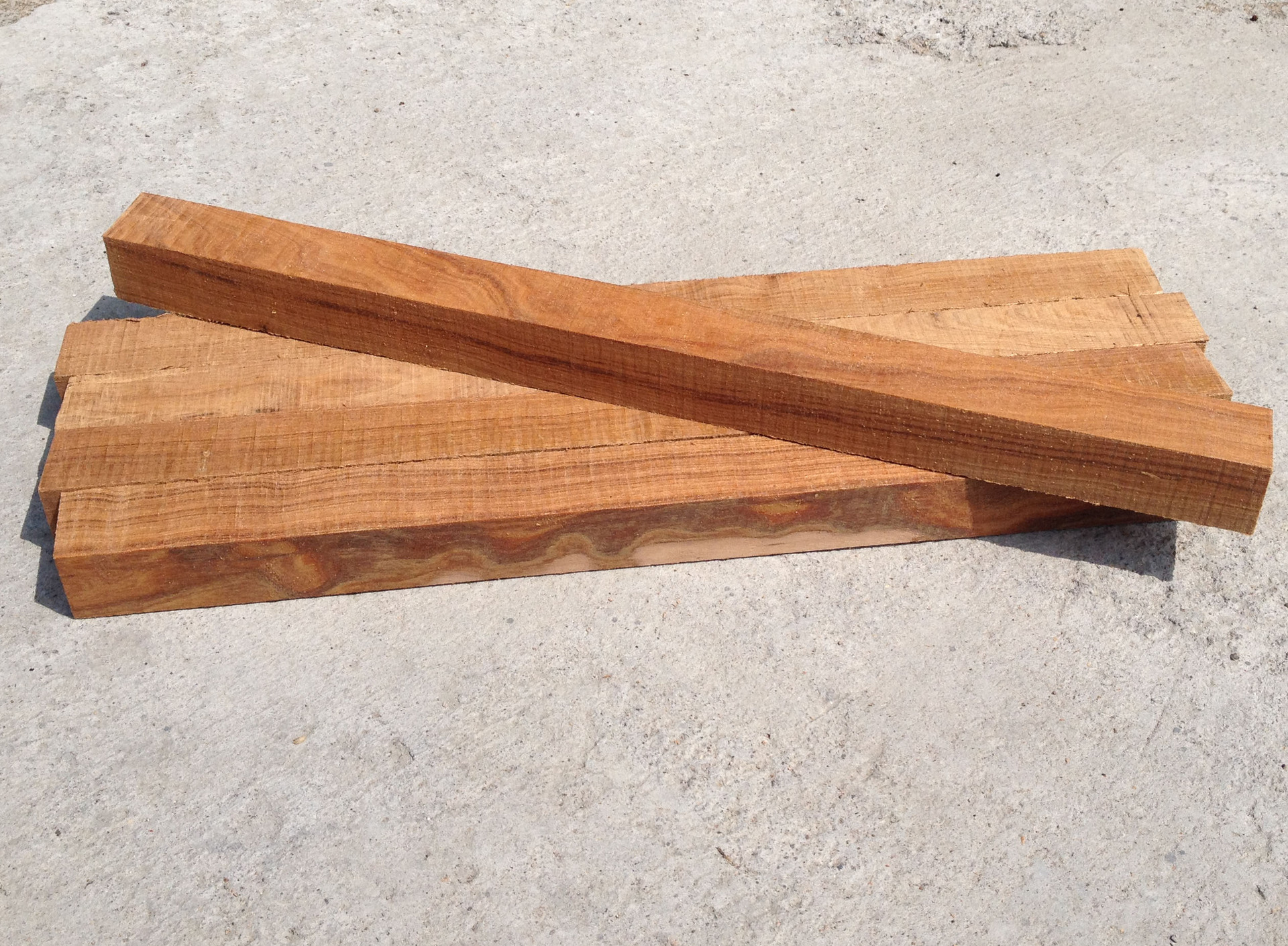 红木小料批发 澳洲檀香原木佛珠木料2.0手链手串料diy木条可定制