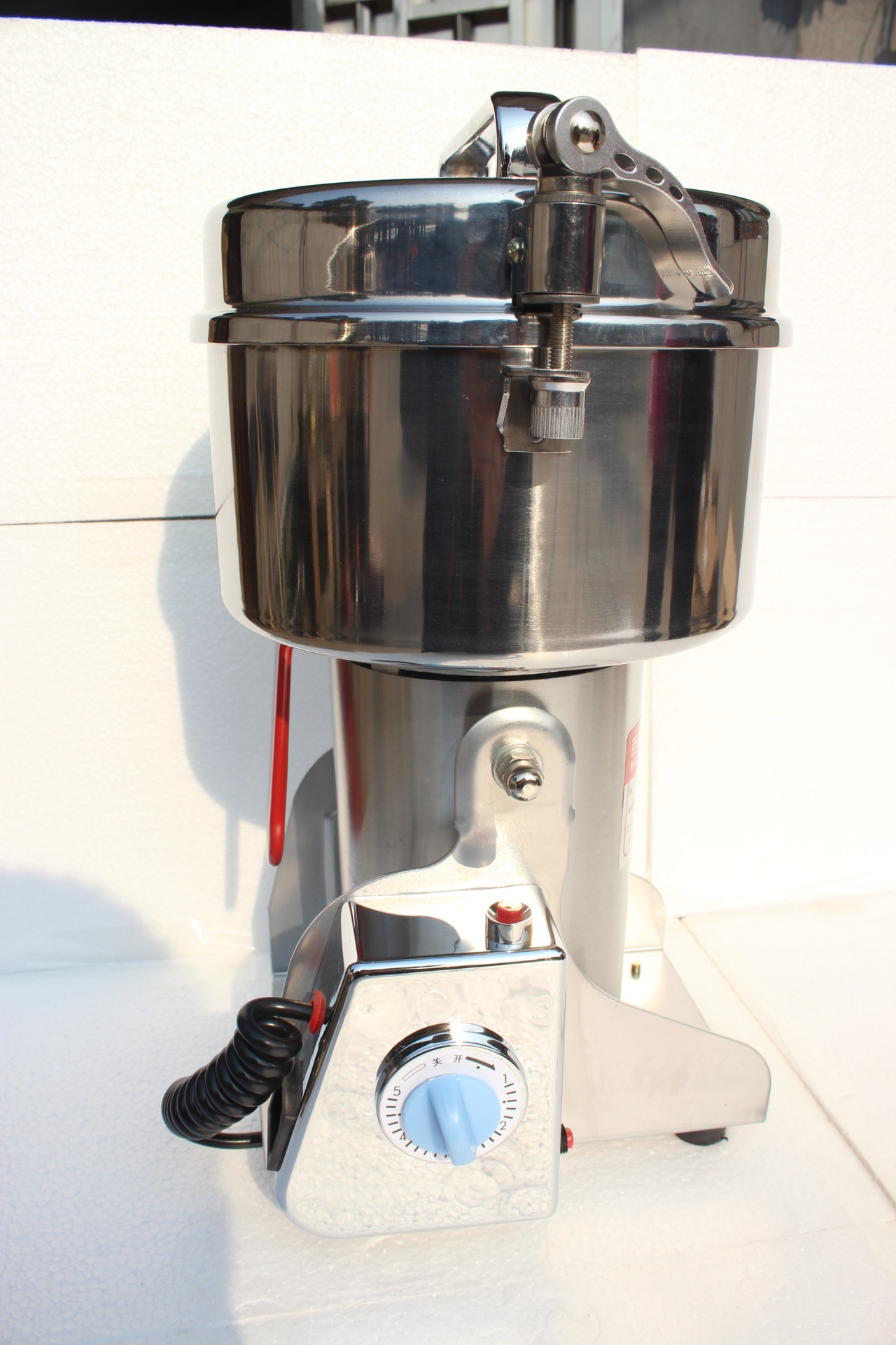 2000克不锈钢家用中药粉碎机超细打粉机五谷杂粮电动磨粉机