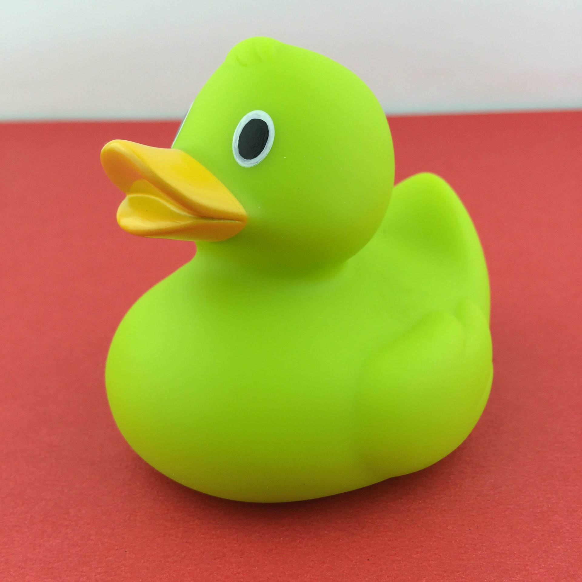 儿童洗澡捏叫戏水玩具pvc搪胶鸭子厂家定制环保橡胶鸭子玩偶