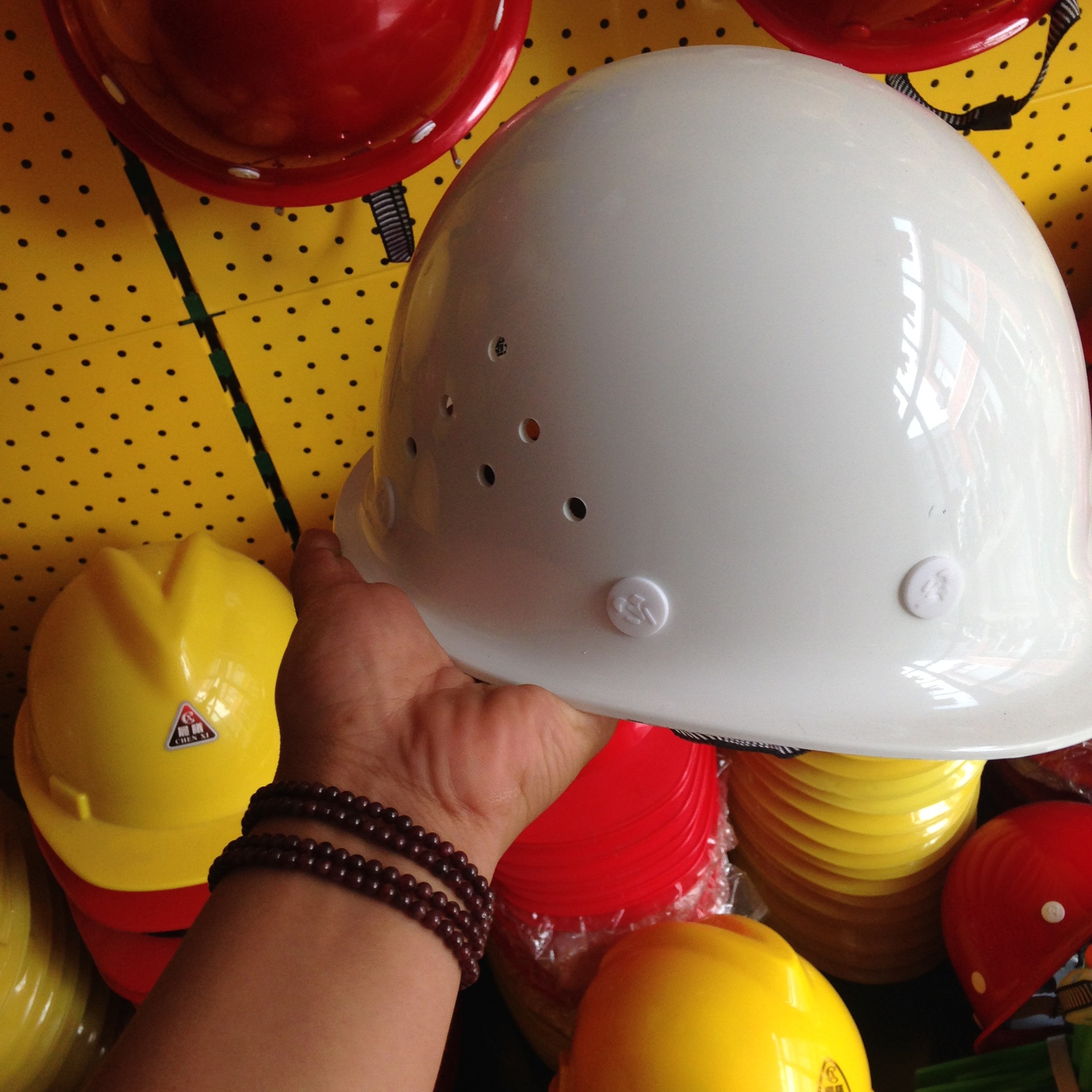 玻璃钢烤漆透气孔安全帽 建筑工地白色安全帽头盔