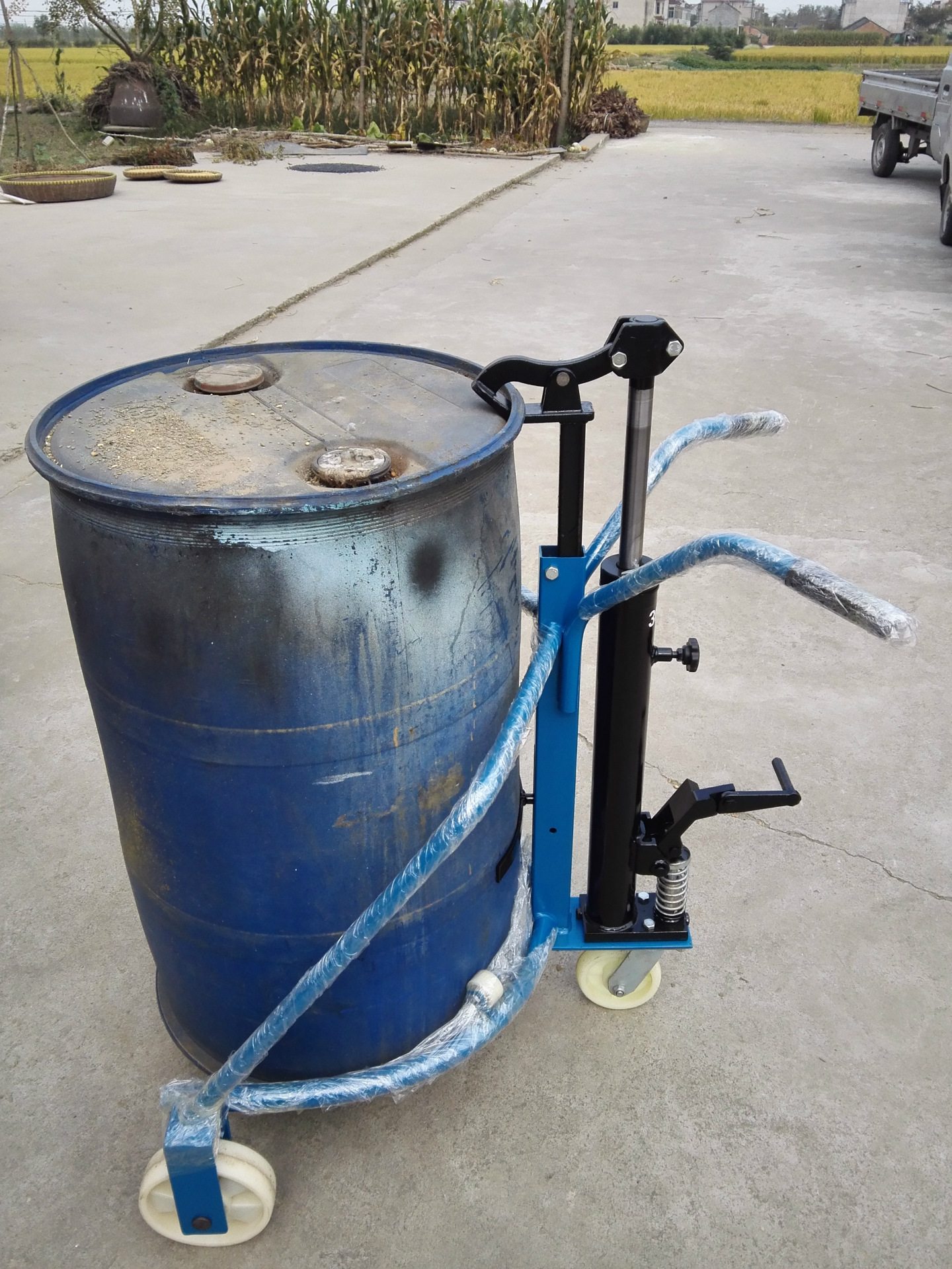 供应手动液压油桶搬运车 液压油桶装卸车 手推圆桶车 油桶叉车