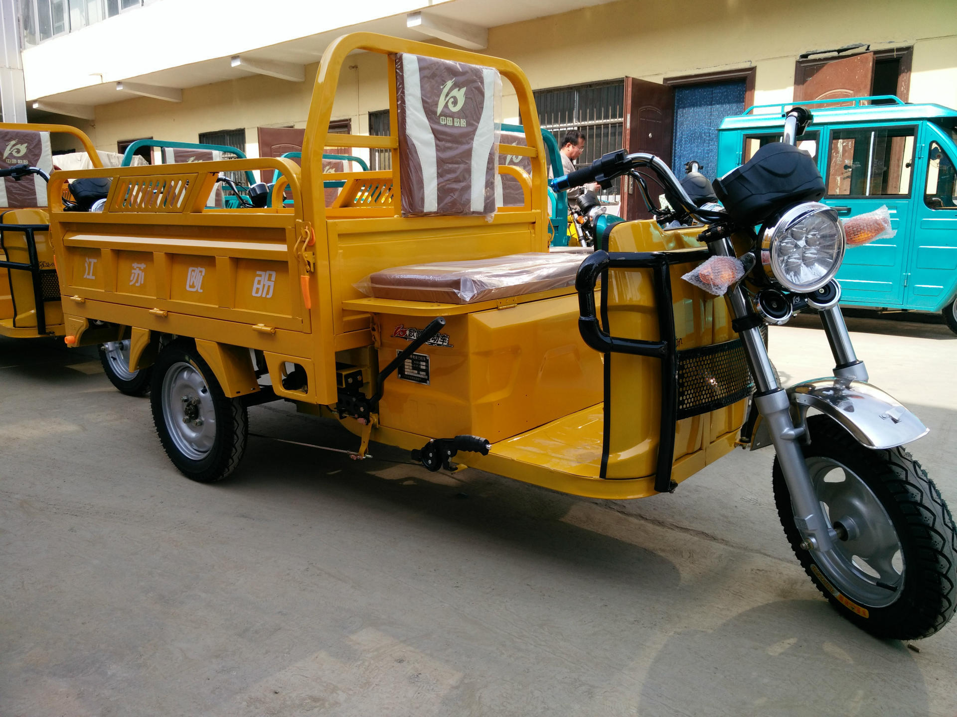 厂价直销批发高性能高档欧盼小型大载重拉货电动三轮车货运快递