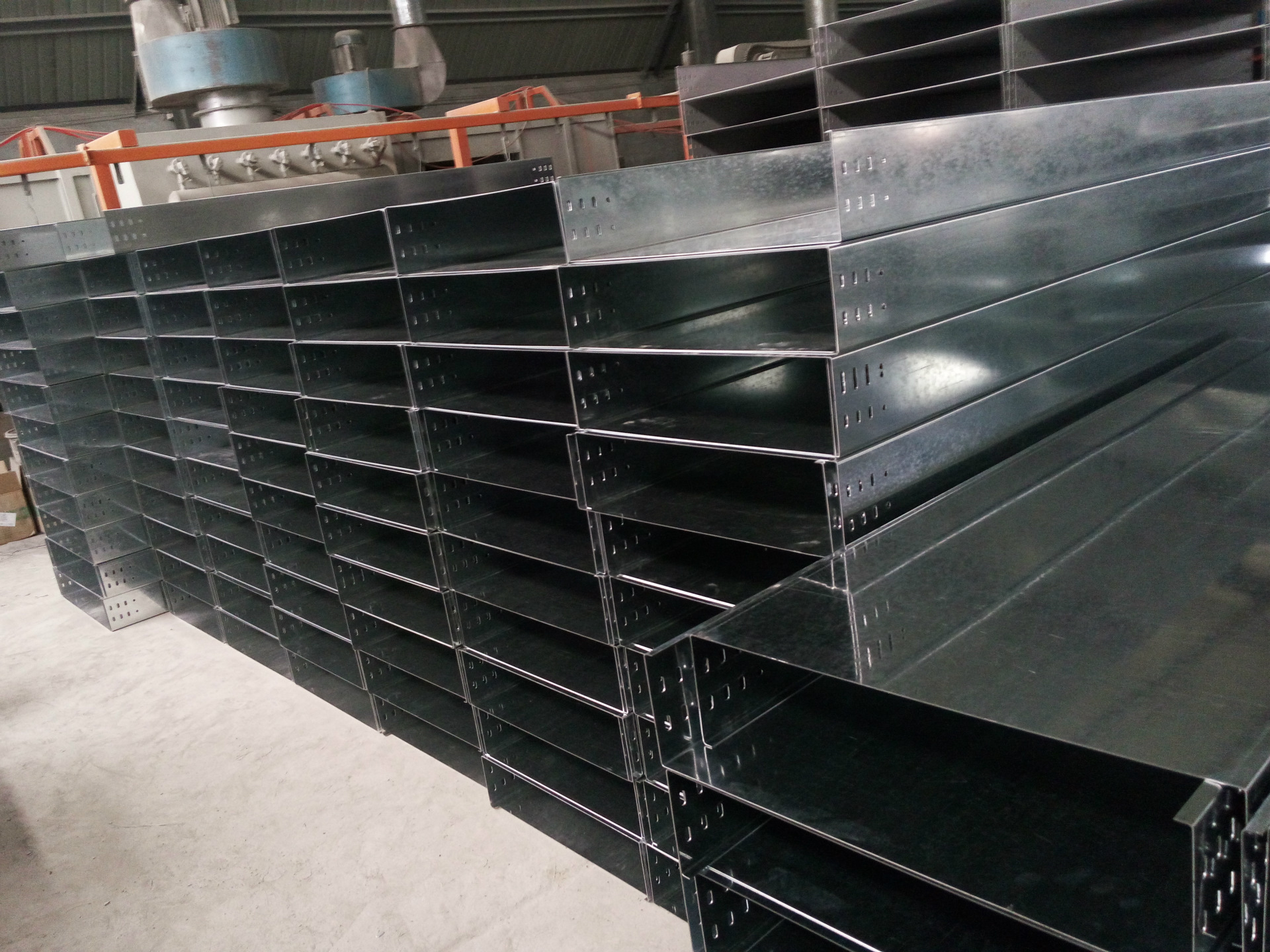 批发零售电缆桥架300x150x1.