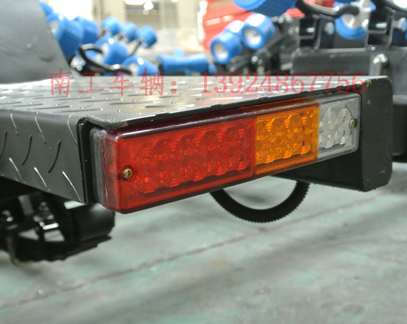 游艇拖车三色尾灯