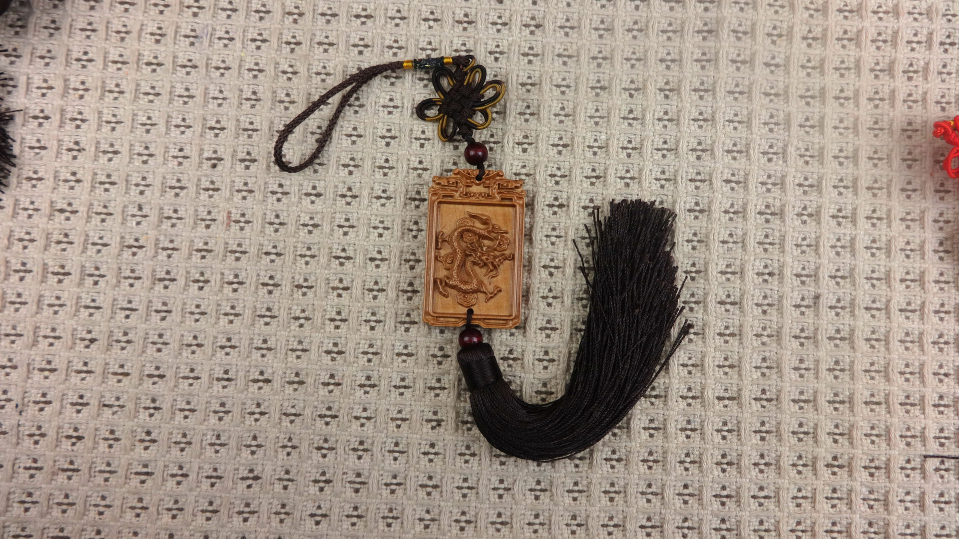 厂家直销桃木饰品挂件精雕方块龙款木质钥匙车载装饰wytg123