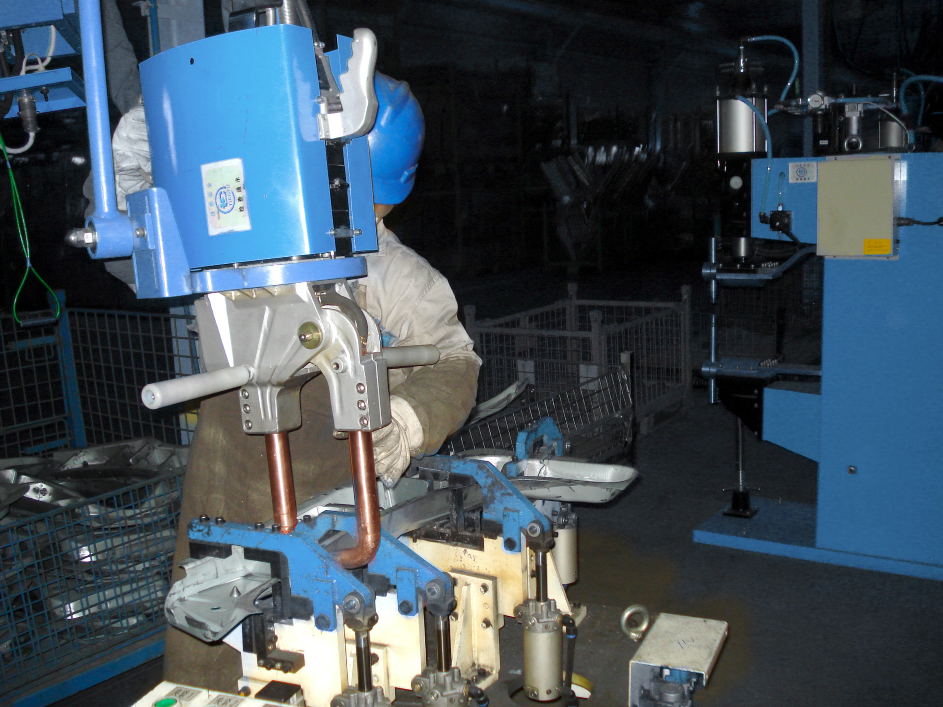 华晨焊割焊接教学仪器设备dn2-25x/c型工频一体悬挂点焊机