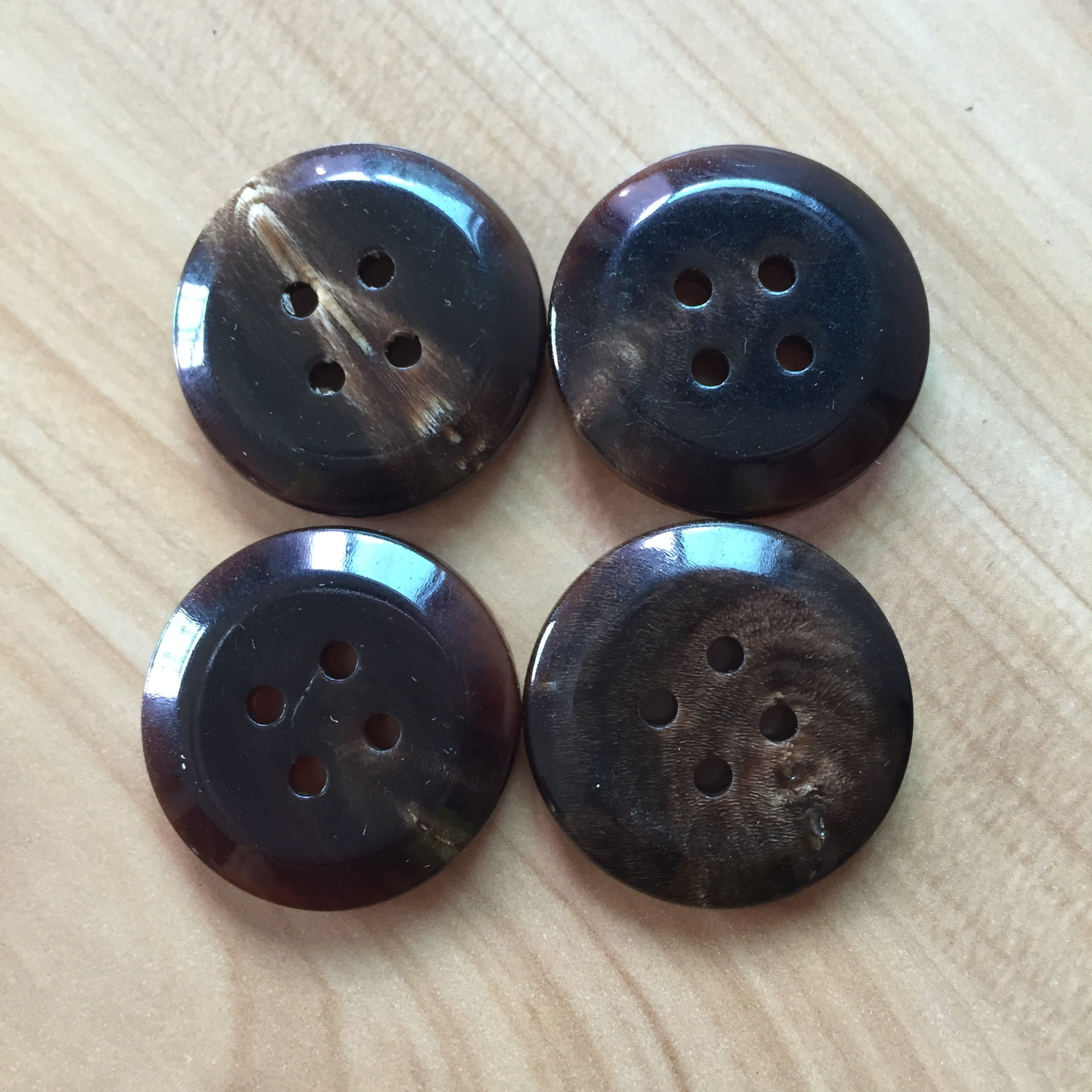 高档纯天然 四眼刻字真牛角扣 高档西服大衣纽扣 可定制