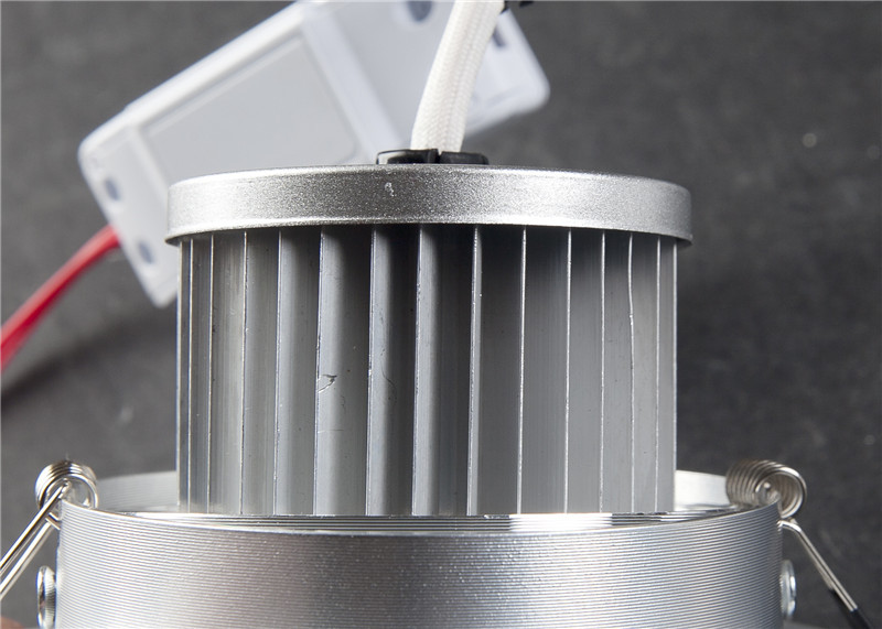 厂家直销高品质室内圆形压铸防雾灯艾欧奇办公室led筒灯特惠价