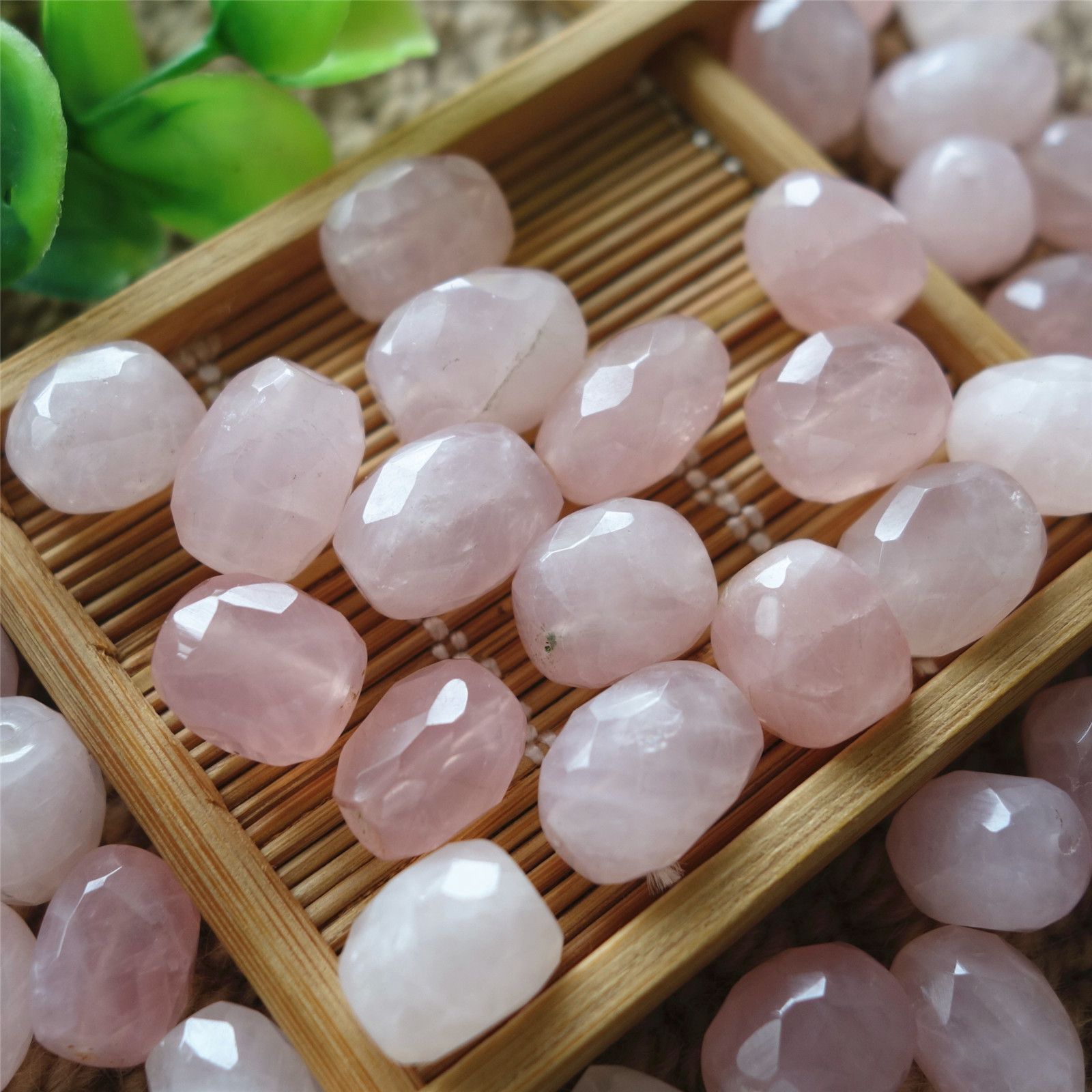 天然芙蓉石粉晶不定形切角 角度桶珠手链耳环吊坠diy配件10x14