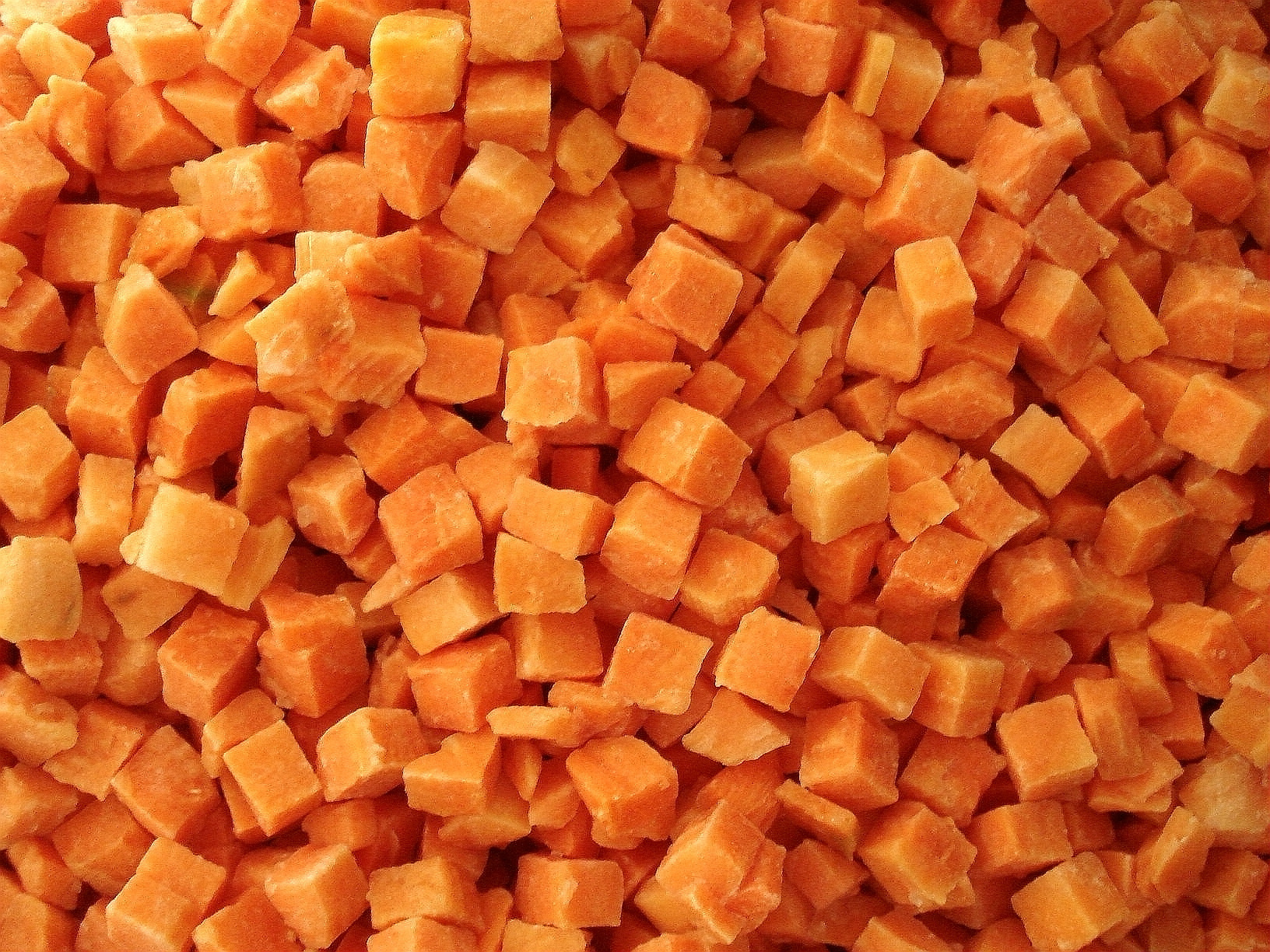 厂家直销冷冻胡萝卜丁速冻红萝卜丁冷冻蔬菜b级品