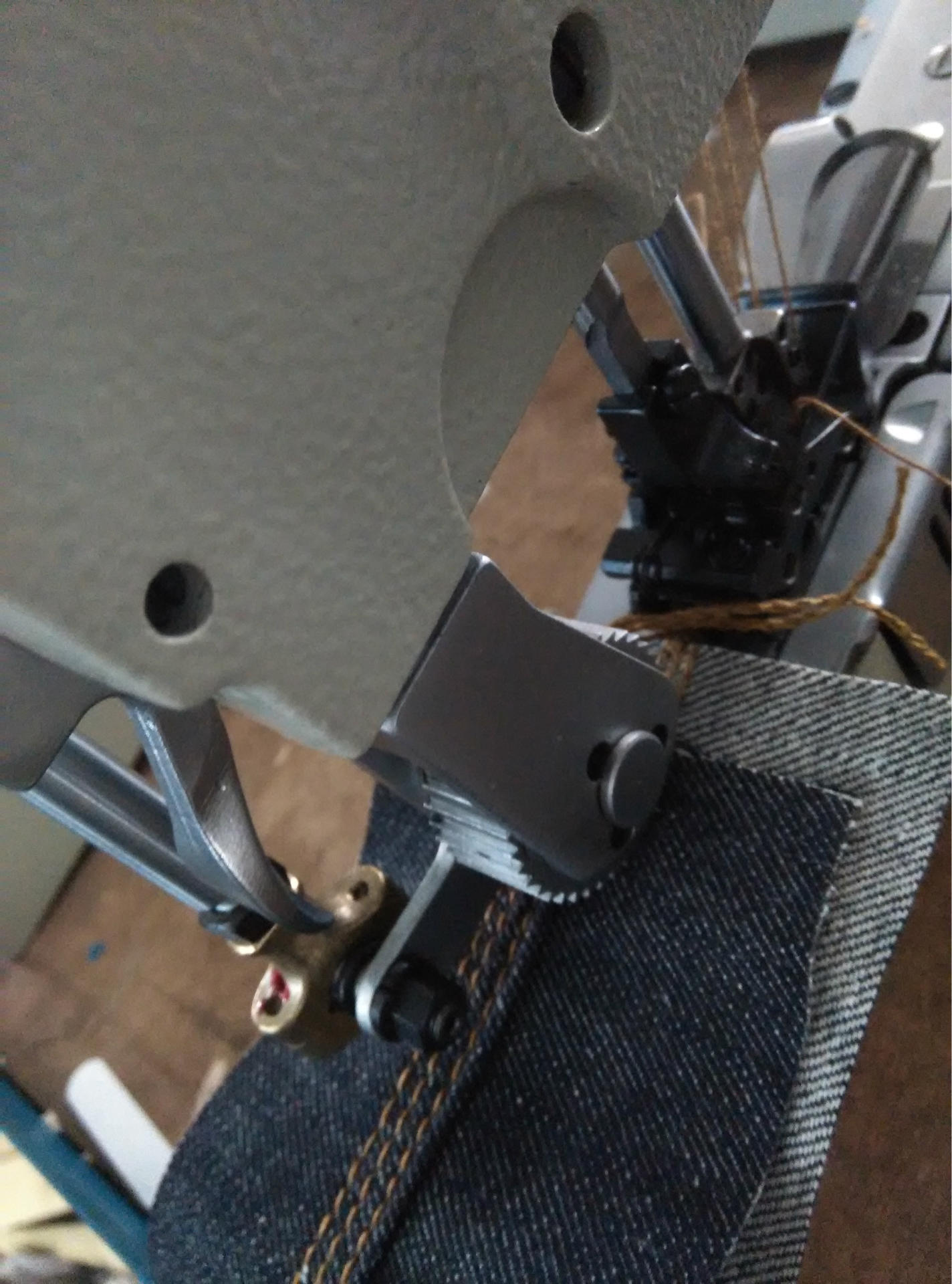 928厚料埋夹缝纫车 家用三针埋夹机