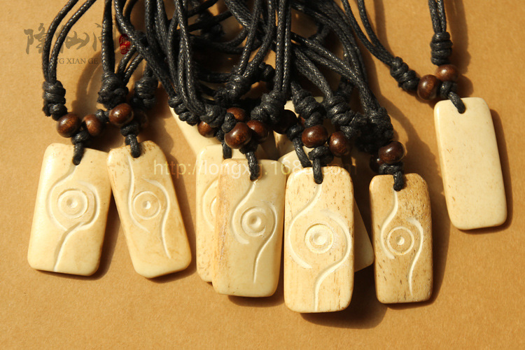 牛骨吊坠 西藏男女士吊坠潮男古朴挂件宗教图腾皮绳项链 批发