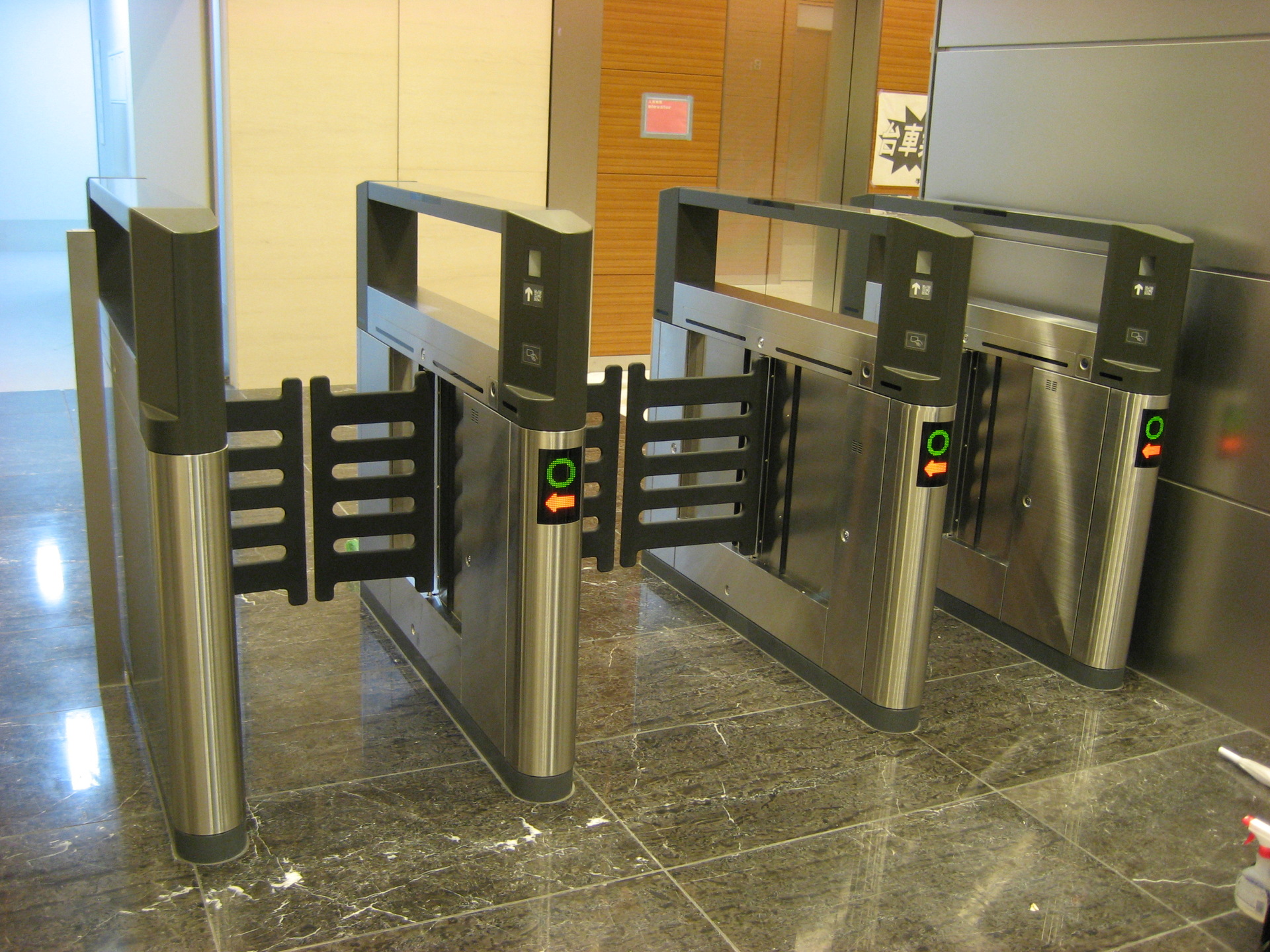 不锈钢出入口地铁刷卡门禁闸机安装与维护上海摆闸厂家