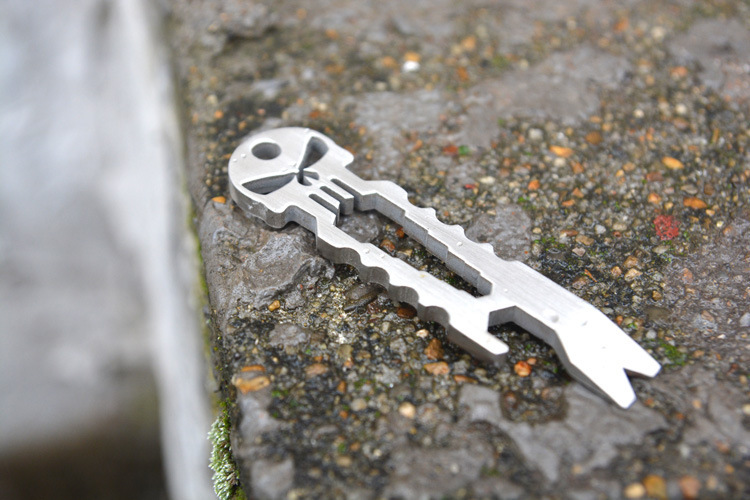 户外多功能彩钛骷髅头撬棍 不锈钢创意啤酒开瓶器 内六角起子