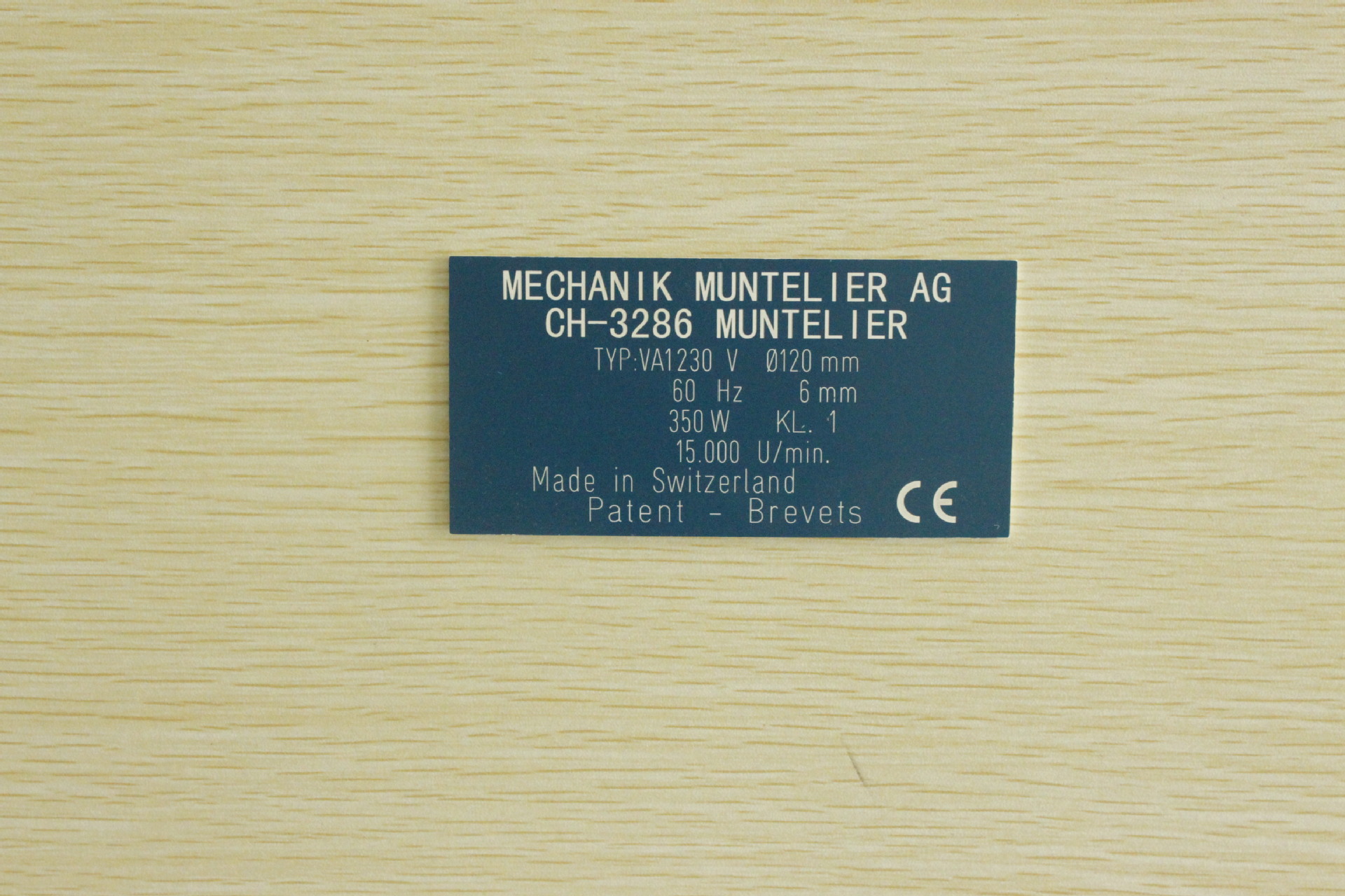 供应双色板标牌,更衣柜编号牌,阀门开关标识,指示牌,机器铭牌