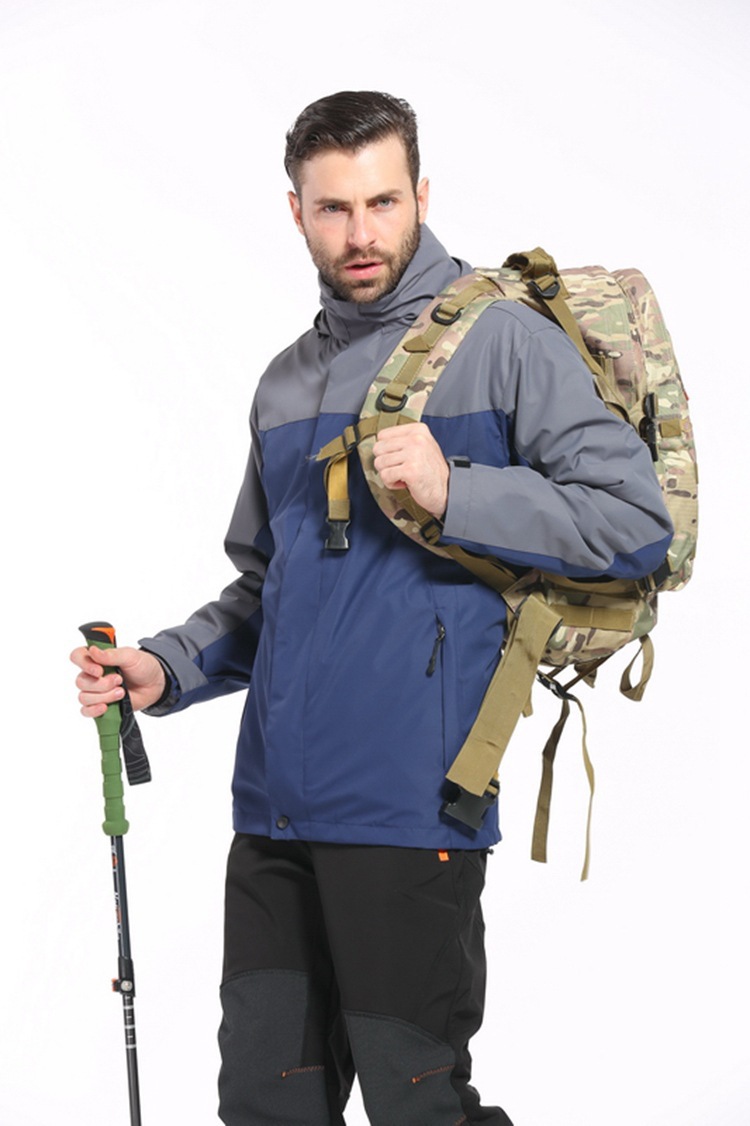 新款 男士户外服装冲锋衣 两件套登山服 有光板可订制工装