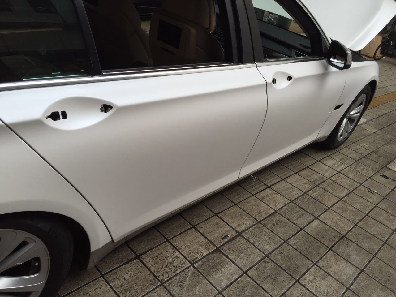 陶瓷白变色龙改色膜汽车亚光车身贴膜全车亮光珍珠贝壳白亮面贴纸