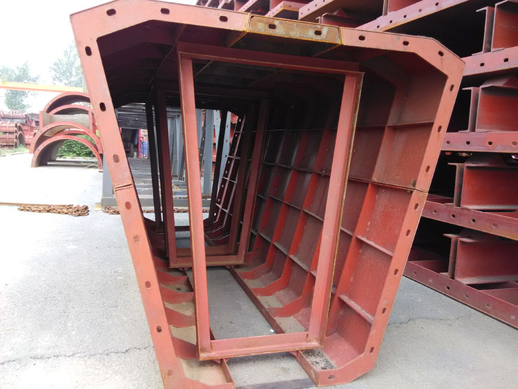 箱梁内模钢模板可定制    在专业自动化液压芯模制造方面本企业现与