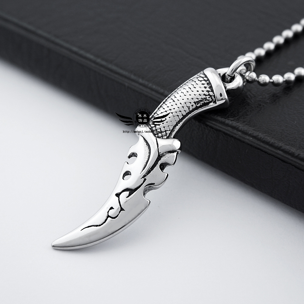 新款 压铸特种部队吊坠 个性圆月弯刀 匕首 男款钛钢项链 不退色