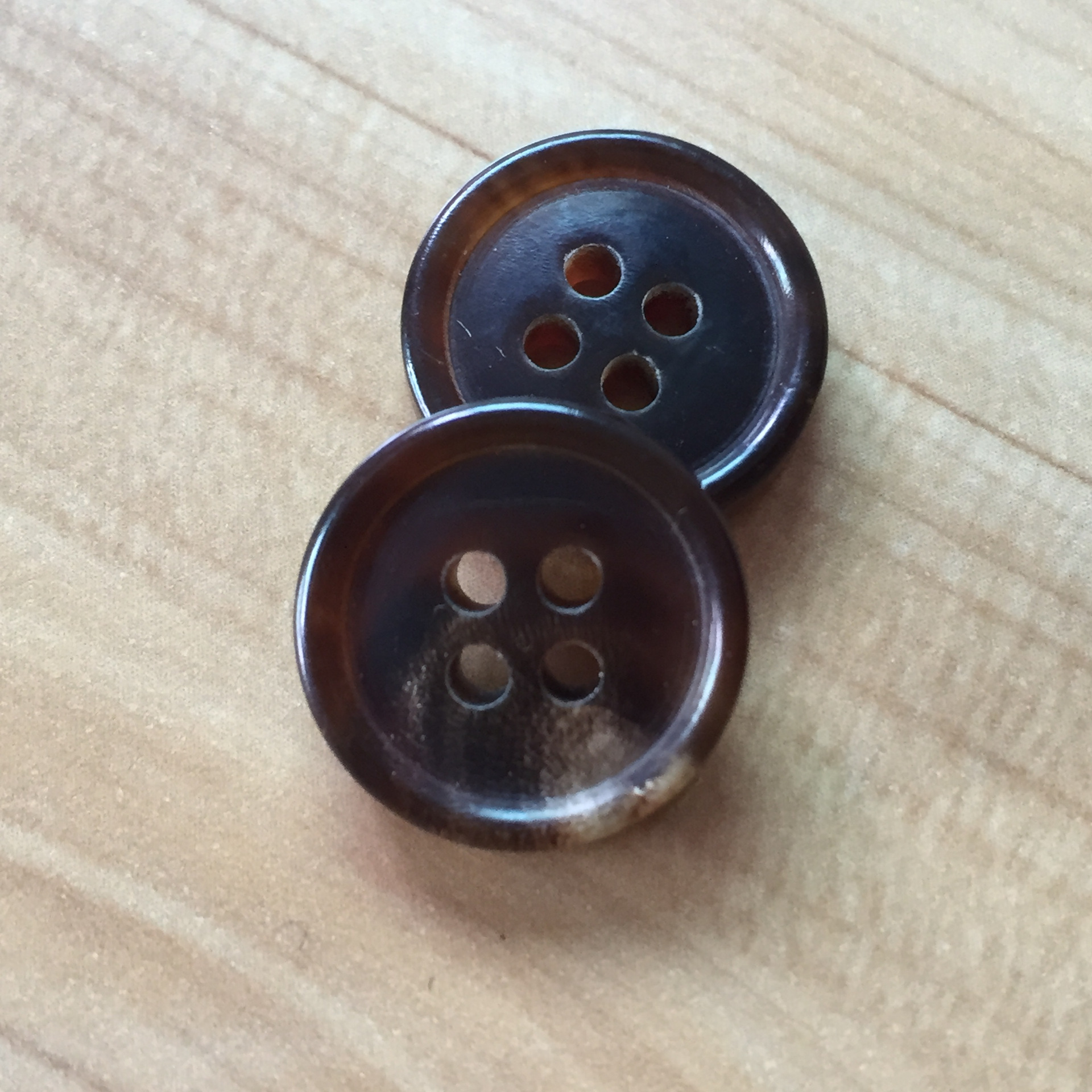 厂家直销 四眼 真牛角扣 高档西服 风衣纽扣 可定制