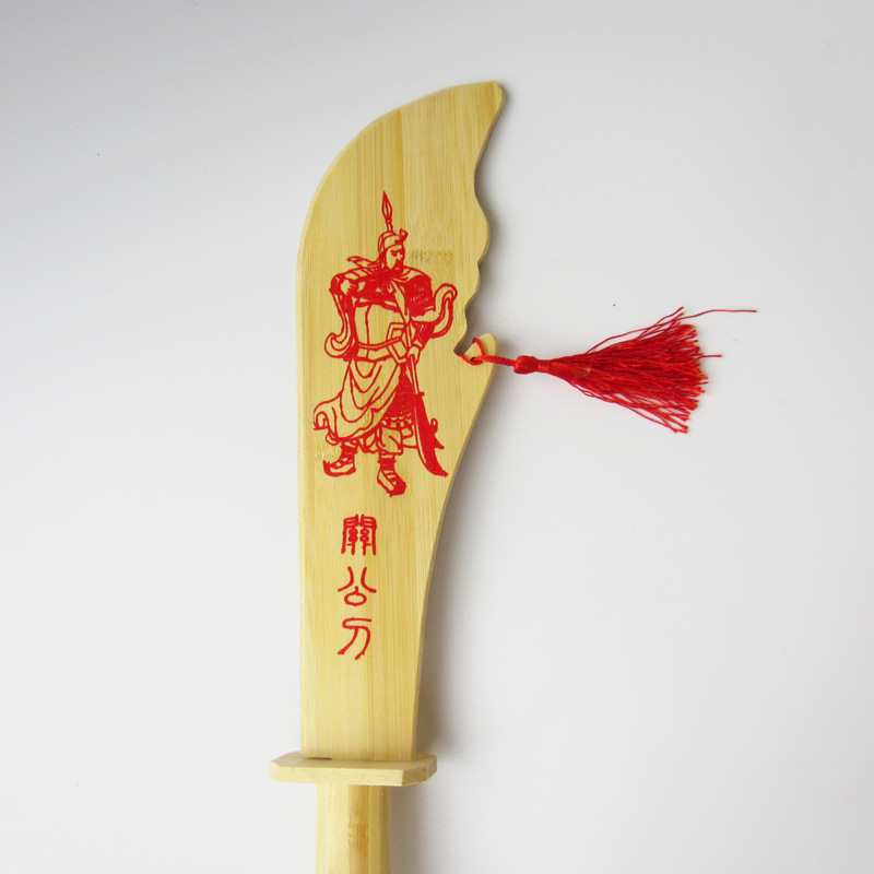 景区热卖竹木刀剑批发 竹质大关公刀 87厘米长